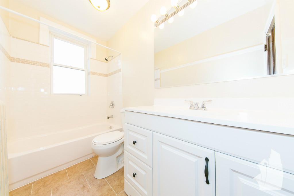 Building Photo - 4863 N Paulina St