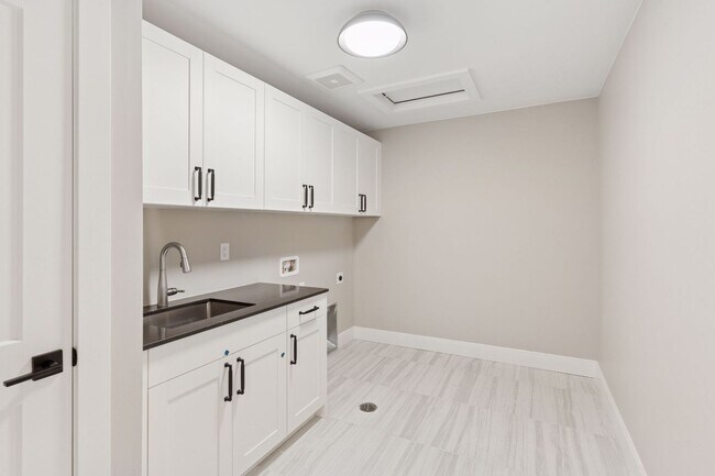 Building Photo - New Charming Berthoud Home with Modern Comfort | $1000 Deposit with Approved Credit and TWO WEEKS...