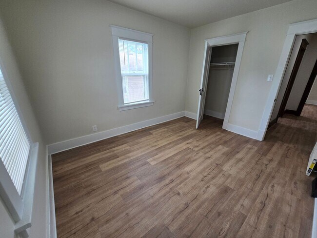 Building Photo - 1109 Dousman St