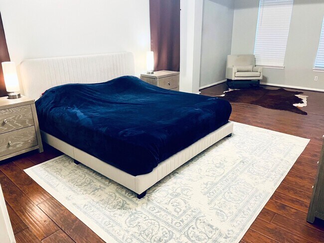 Building Photo - 5739 Henniker Dr