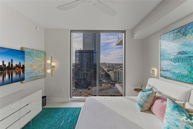 Building Photo - 275 1st Ave S