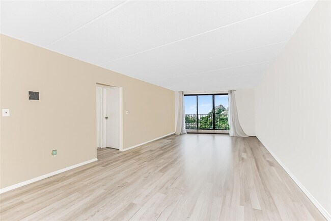 Building Photo - 1155 Warburton Ave