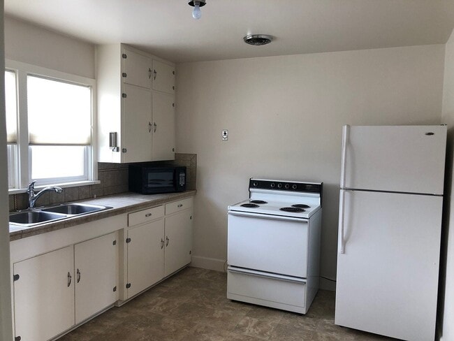 Building Photo - 513 3rd St