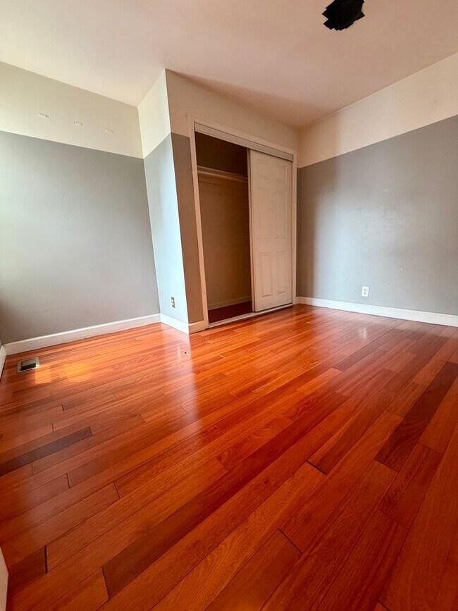 Building Photo - Stunning 3-Bedroom Home in Point Breeze! Available NOW!
