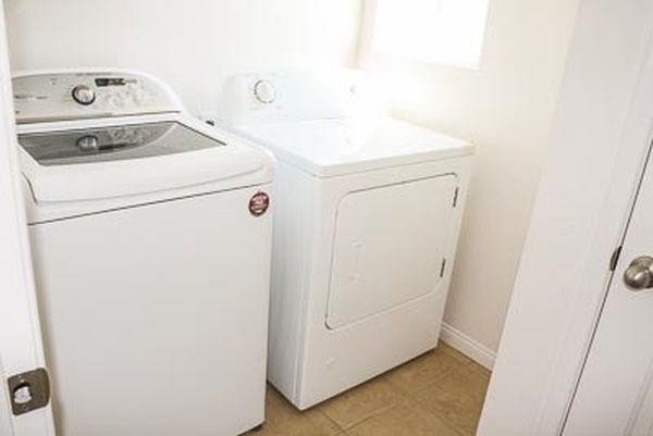 Building Photo - 1918 Kelly Ave