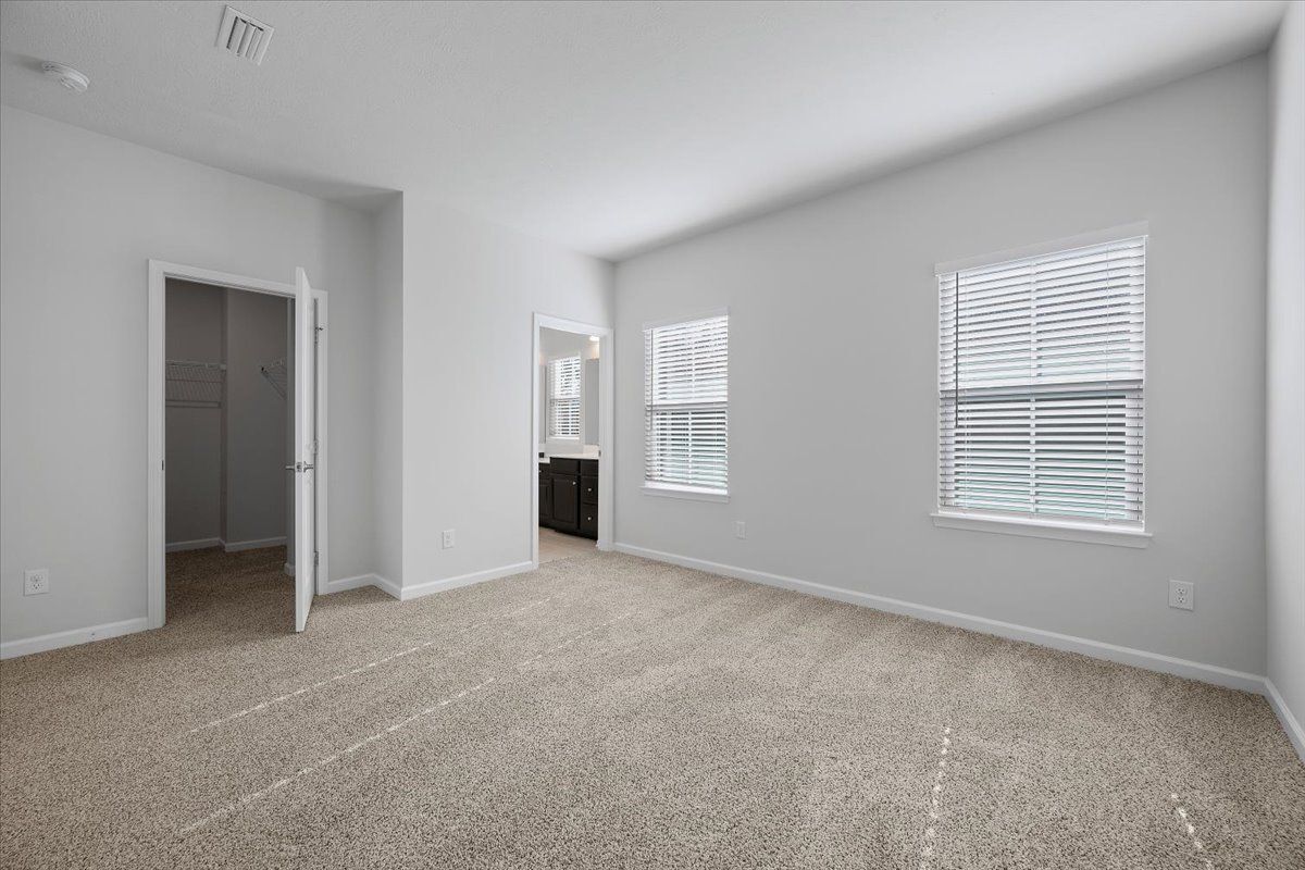 Building Photo - 400 Plaza Dr