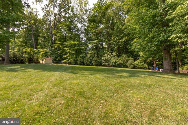 Building Photo - 8061 Side Hill Dr