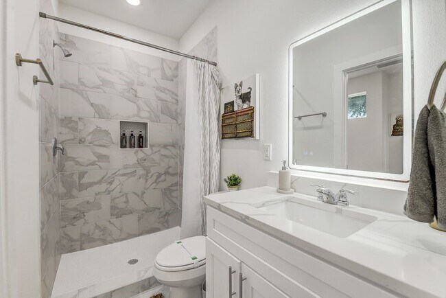 Building Photo - 6713 St Augustine St