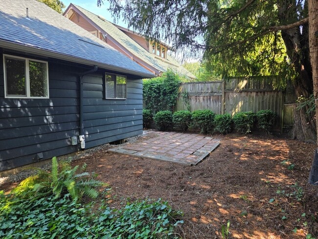 Building Photo - LOCATION! Immaculate 2 Bedroom Apartment S...