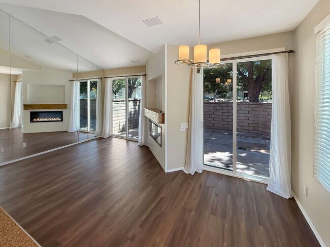 Building Photo - Beautifully Updated End-Unit Townhome in Valencia's Montana Community — No Rear Neighbors!