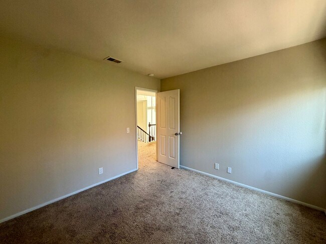 Building Photo - Spacious Five Bedroom in Rancho Del Oro