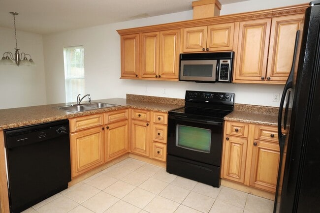Building Photo - 3658 Linden Cir