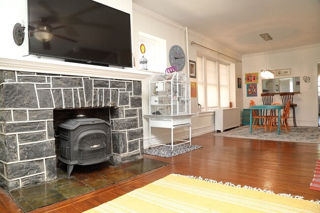Building Photo - Adorable 5 Bed Single Family Home Near Uptown