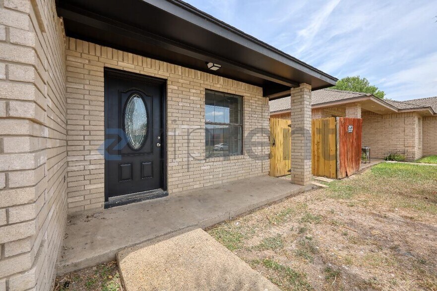 Building Photo - Unit
