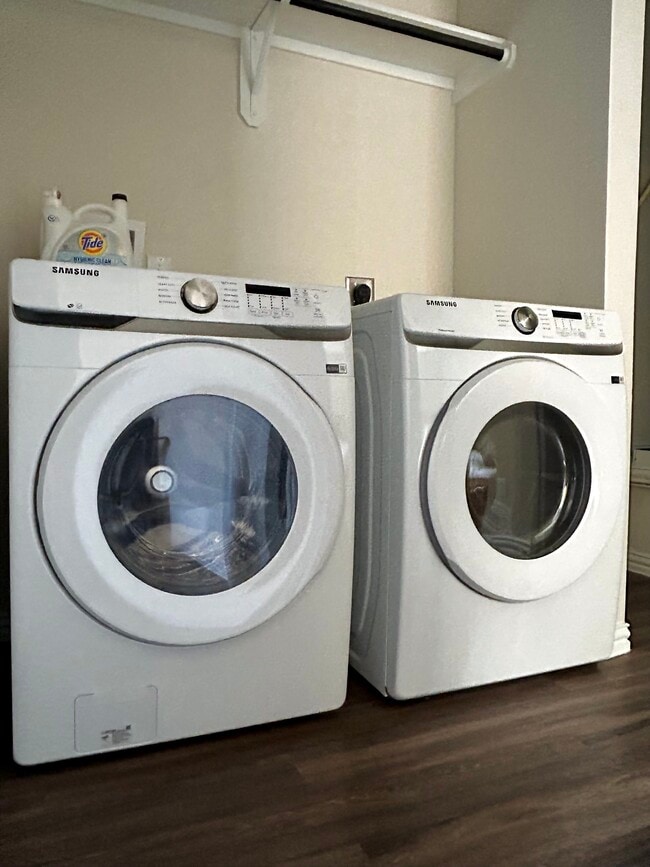 Building Photo - Sunny Side Up