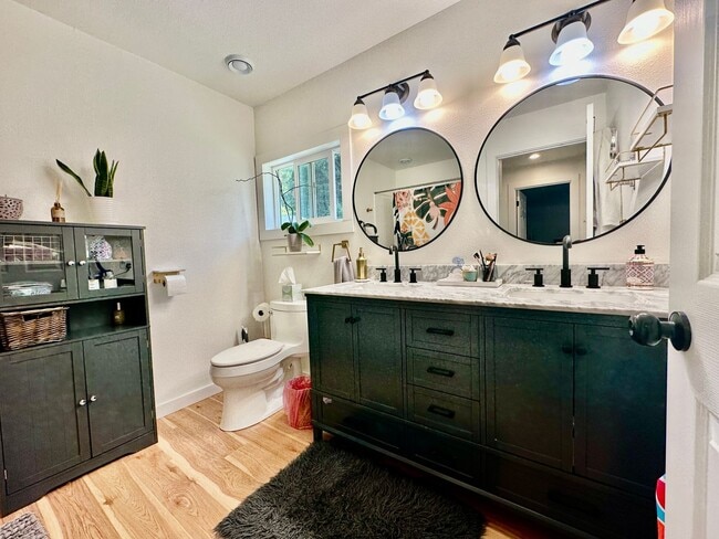 Building Photo - Beautifully Remodeled Home Backing Up to t...