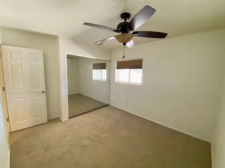 Building Photo - 984 N 85th Pl