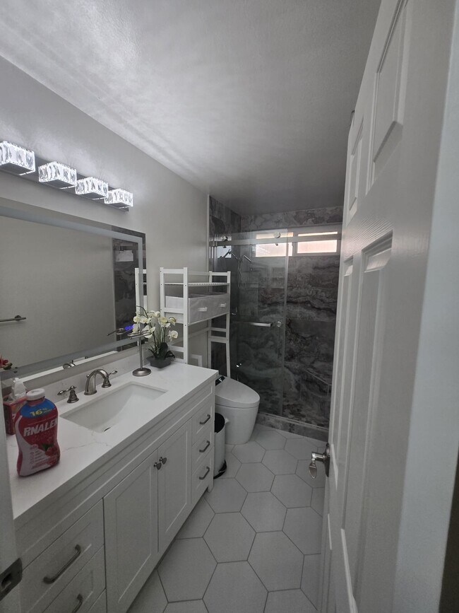 Building Photo - 3400 Bahia Pl