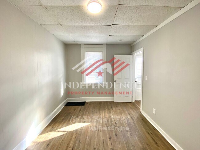 Building Photo - 906 Vine St