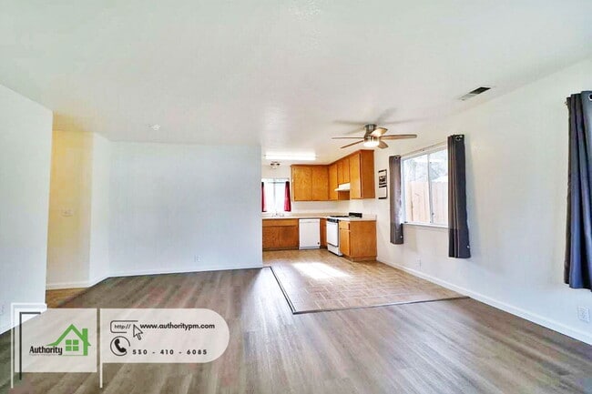 Building Photo - 2875 Reservoir Ln