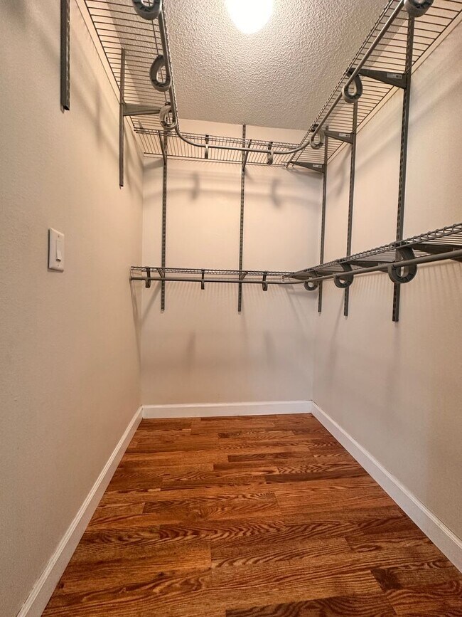 Building Photo - **MOVE IN SPECIAL $200 OFF FIRST MONTH’S R...