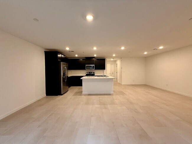 Building Photo - BRAND NEW 3 BED 2.5 BATH 2 BALCONY 2 CAR GARAGE TOWNHOUSE IN HENDERSON FOR RENT!!