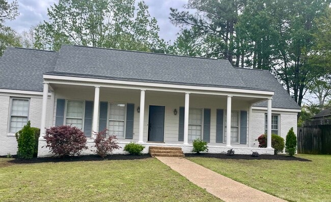 Building Photo - 2420 Stratfield Dr