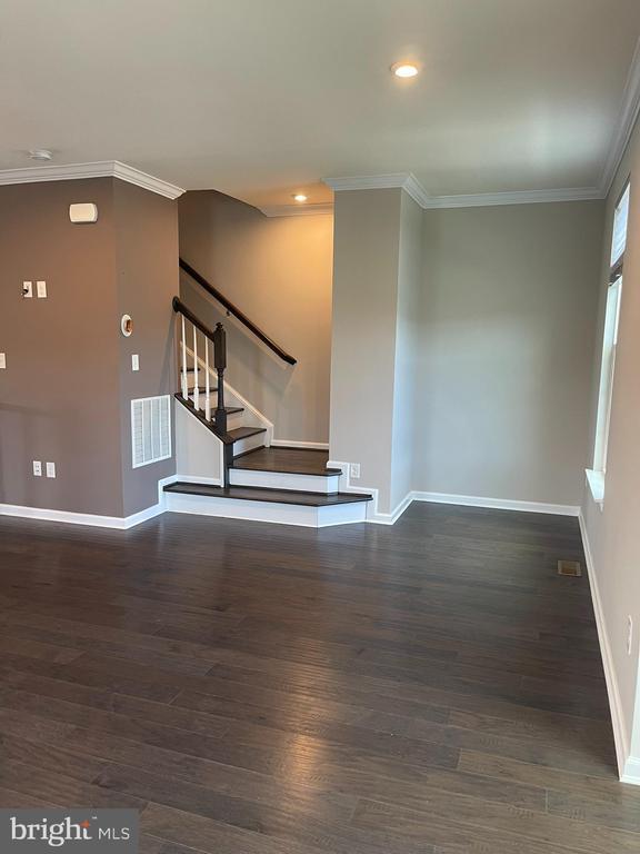 Building Photo - 331 S Parkway Dr