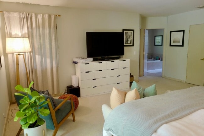 Building Photo - Coming Soon! Cozy home in South Pasadena.