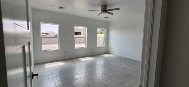 Building Photo - 3049 Chippewa Summit