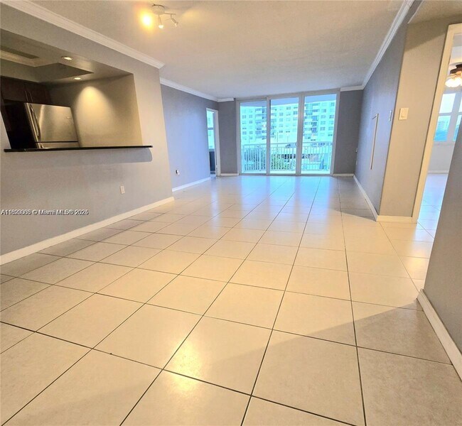 Building Photo - 18071 Biscayne Blvd