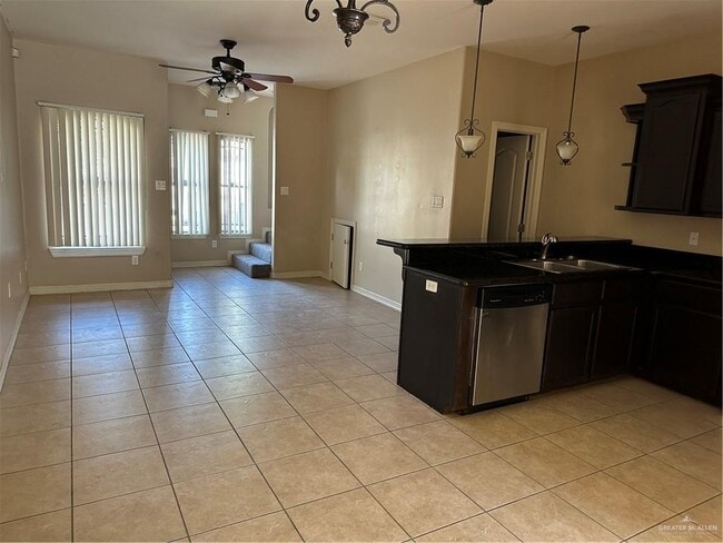 Building Photo - 14 W Fig Ave