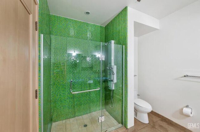 Building Photo - 368 Elm St