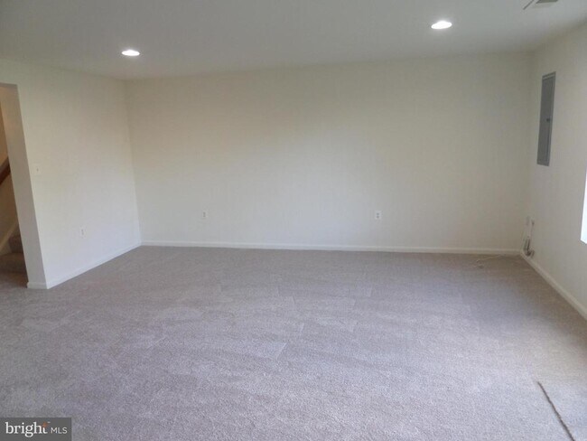 Building Photo - 836 Linfield Terrace NE