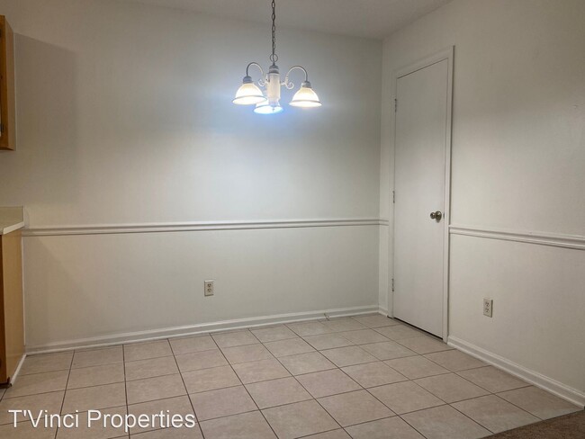 Building Photo - 2 br, 1 bath House - 5627 Hornaday Rd Unit J.