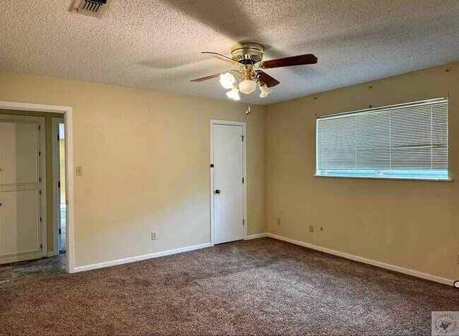 Building Photo - 18 Lanshire Dr