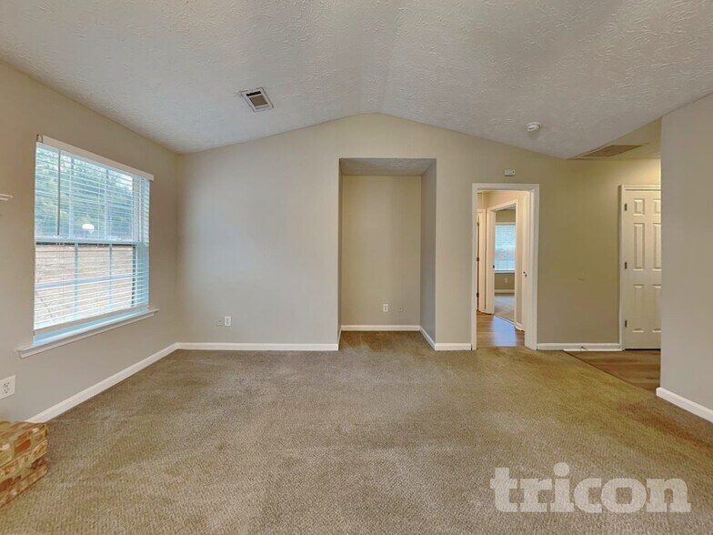 Building Photo - 1049 Octavia Ct