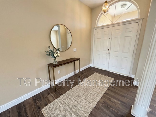 Building Photo - 20 Clarendon Ct N