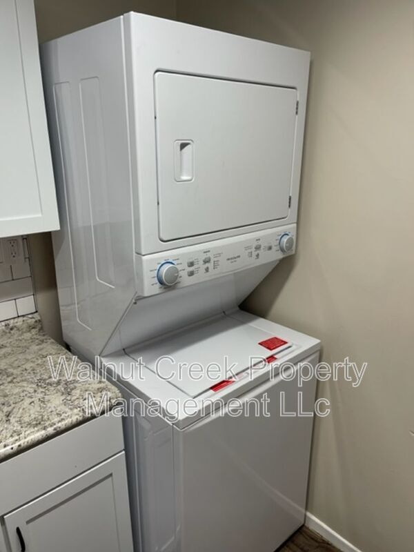 Building Photo - 5520 Beavercrest Dr