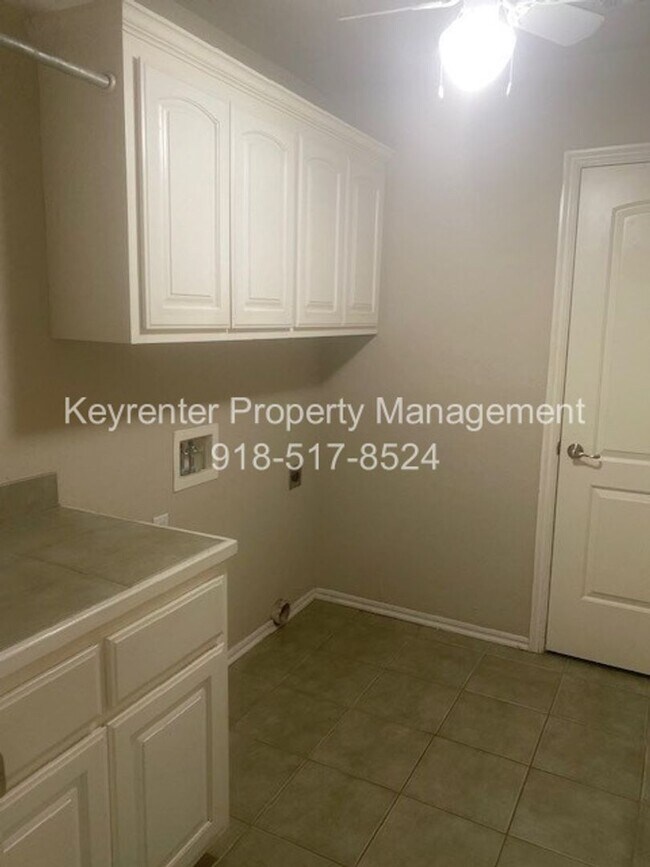 Building Photo - 3-Bed, 2-Bath Large Home in Claremore