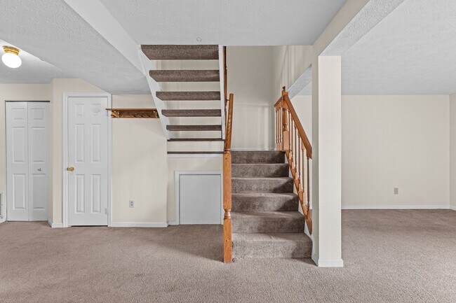 Building Photo - 528 Chanticlar Ct