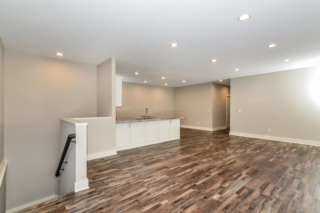 Building Photo - 312 61st St