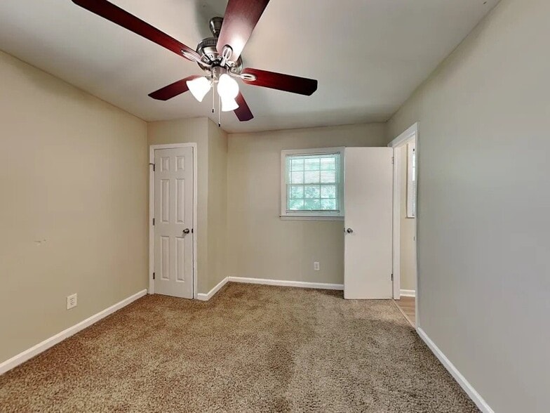 Building Photo - 4556 Wesley Dr