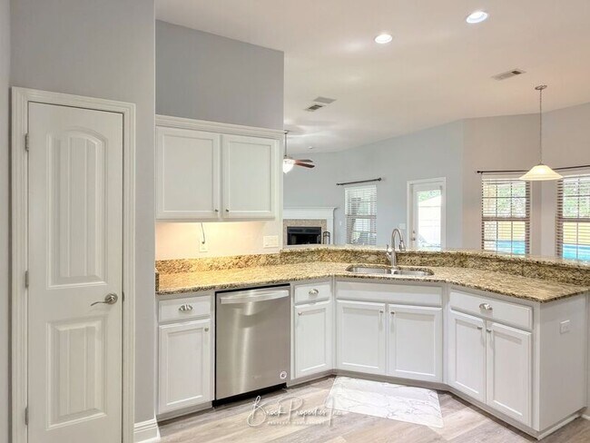 Building Photo - 6185 Autumn Pines Cir
