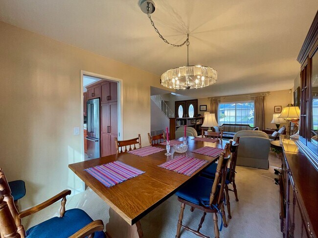 Building Photo - Spacious 4 bedroom 3 bath Home in Beautiful San Carlos