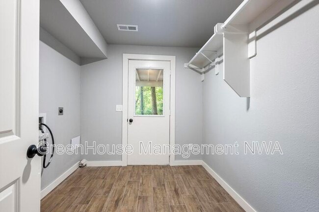 Building Photo - 6 Erith Ln