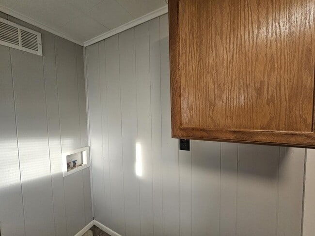 Building Photo - 630 N Poplar St