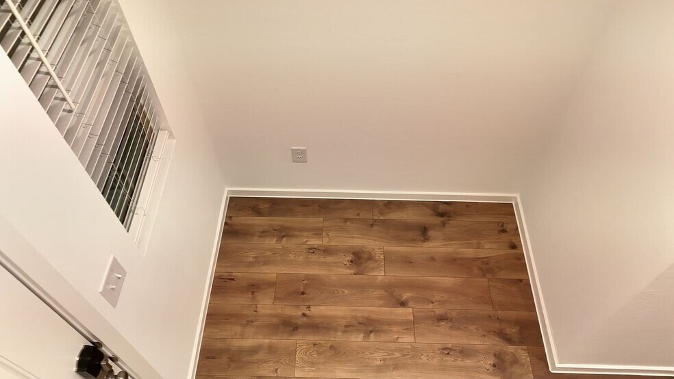 Building Photo - 15932 Blass Vly Dr