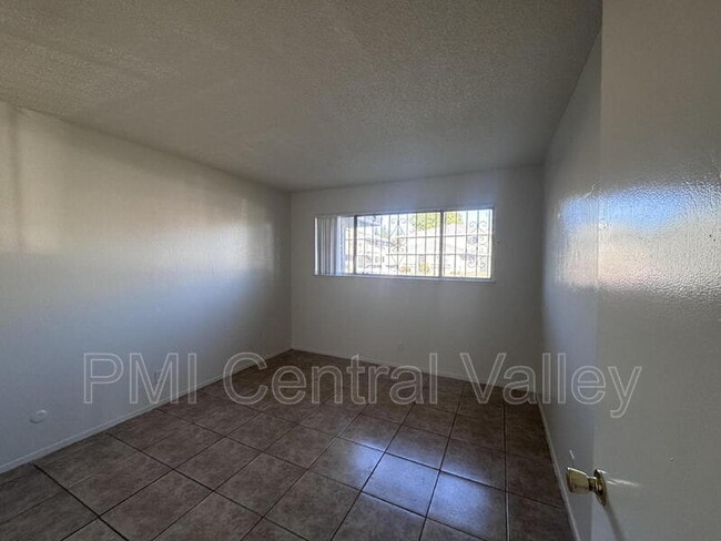 Building Photo - 4479 La Cresta Way