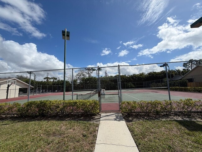 Building Photo - ANNUAL RENTAL - 4 BED / 3 BATH LAKE FRONT POOL HOME IN REGENT PARK